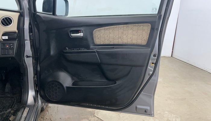 2017 Maruti Wagon R 1.0 VXI+ AMT, Petrol, Automatic, 46,495 km, Driver Side Door Panels Control