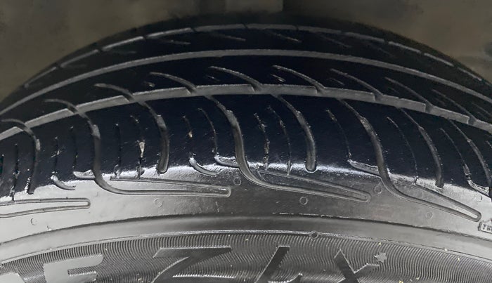 2017 Maruti Wagon R 1.0 VXI, Petrol, Manual, 60,053 km, Right Front Tyre Tread