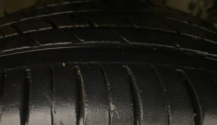 2014 Ford Ecosport TITANIUM 1.5L PETROL AT, Petrol, Automatic, 78,667 km, Right Front Tyre Tread