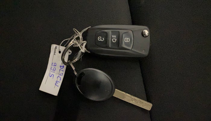 2024 Tata NEXON Smart Plus 1.2 Revotron 6 AMT, Petrol, Automatic, 22,267 km, Key Close Up