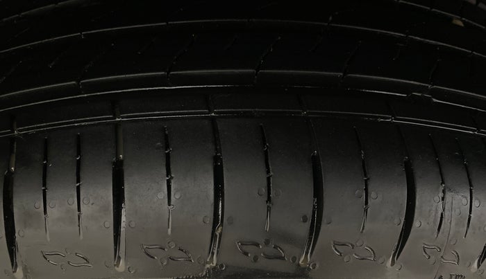 2019 Tata Harrier XZ 2.0L, Diesel, Manual, 61,983 km, Right Rear Tyre Tread