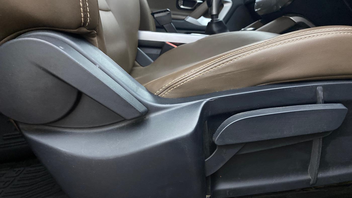 2019 Tata Harrier XZ 2.0L, Diesel, Manual, 62,458 km, Driver Side Adjustment Panel