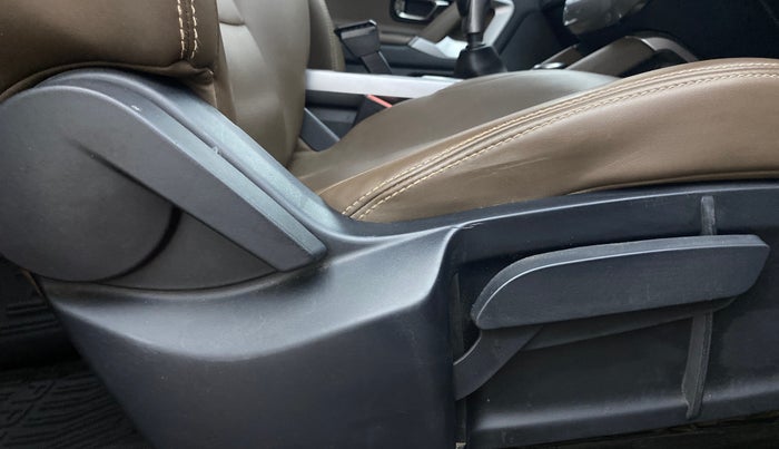 2019 Tata Harrier XZ 2.0L, Diesel, Manual, 61,983 km, Driver Side Adjustment Panel