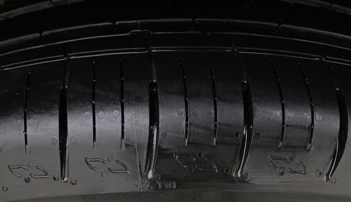 2019 Tata Harrier XZ 2.0L, Diesel, Manual, 61,983 km, Left Rear Tyre Tread