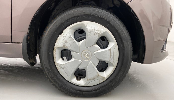 2016 Tata Tiago XT DIESEL, Diesel, Manual, 64,990 km, Right Front Wheel