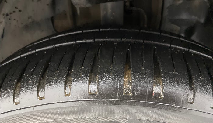 2016 Tata Tiago XT DIESEL, Diesel, Manual, 64,990 km, Right Front Tyre Tread