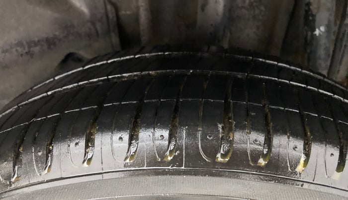 2016 Tata Tiago XT DIESEL, Diesel, Manual, 64,990 km, Left Rear Tyre Tread