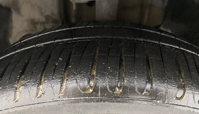 2016 Tata Tiago XT DIESEL, Diesel, Manual, 64,990 km, Left Front Tyre Tread