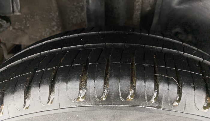 2016 Tata Tiago XT DIESEL, Diesel, Manual, 64,990 km, Right Rear Tyre Tread