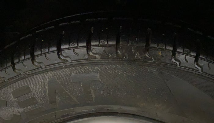 2016 Hyundai i10 MAGNA 1.1, Petrol, Manual, 58,512 km, Left Front Tyre Tread