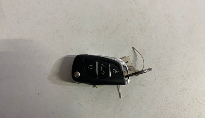 2016 Hyundai i10 MAGNA 1.1, Petrol, Manual, 58,512 km, Key Close Up