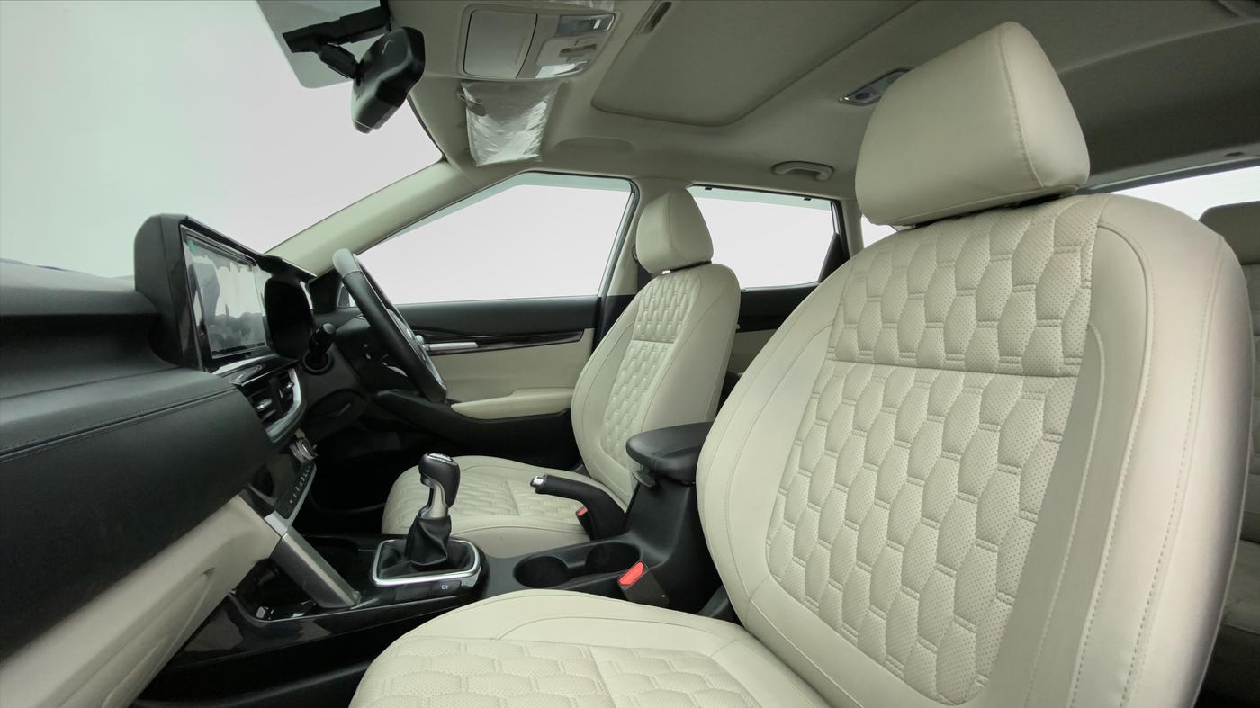 2020 KIA SELTOS HTX 1.5 PETROL MT, Petrol, Manual, 23,733 km, Right Side Front Door Cabin