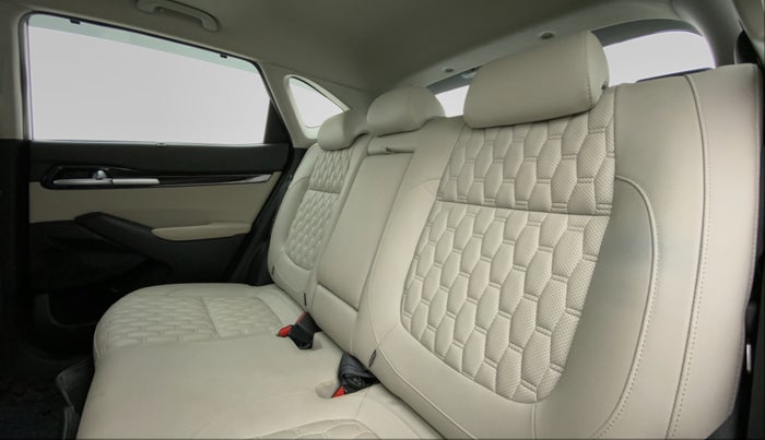2020 KIA SELTOS HTX 1.5 PETROL MT, Petrol, Manual, 23,733 km, Right Side Rear Door Cabin