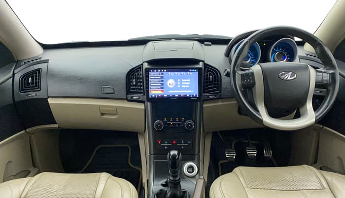 2016 Mahindra XUV500 W10 AWD, Diesel, Manual, 86,876 km, Dashboard