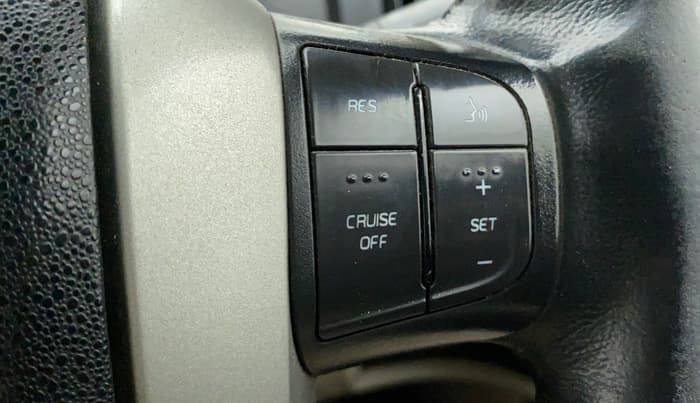 2016 Mahindra XUV500 W10 AWD, Diesel, Manual, 86,876 km, Adaptive Cruise Control