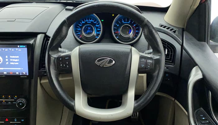 2016 Mahindra XUV500 W10 AWD, Diesel, Manual, 86,876 km, Steering Wheel Close Up