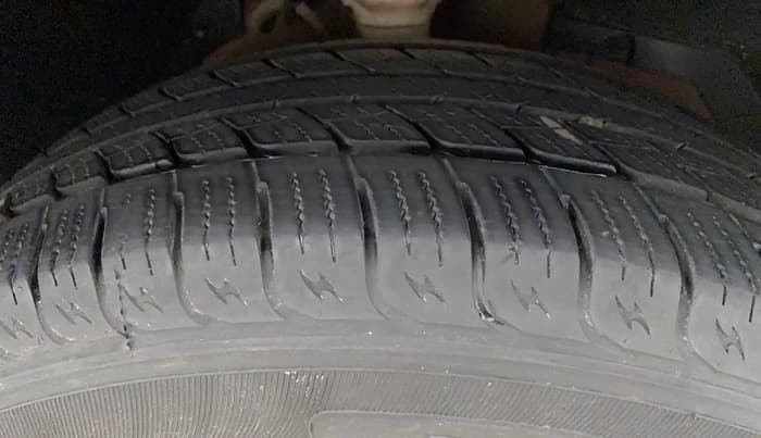 2016 Mahindra XUV500 W10 AWD, Diesel, Manual, 86,876 km, Right Front Tyre Tread