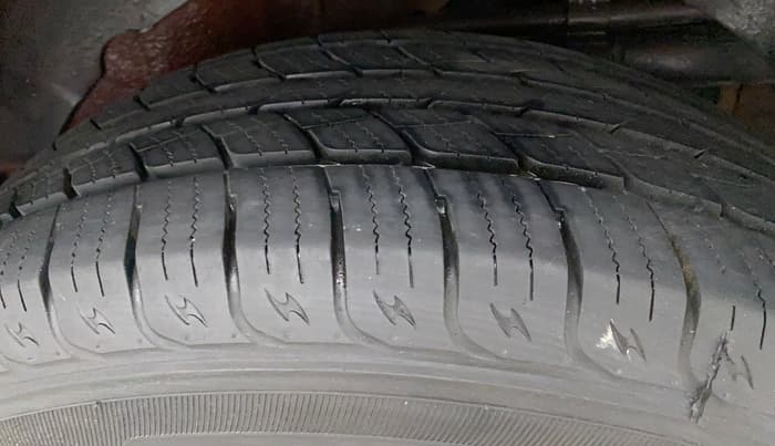 2016 Mahindra XUV500 W10 AWD, Diesel, Manual, 86,876 km, Left Rear Tyre Tread