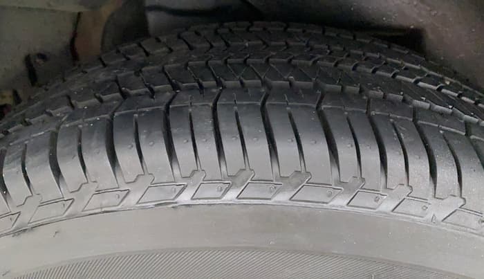 2016 Mahindra XUV500 W10 AWD, Diesel, Manual, 86,876 km, Right Rear Tyre Tread