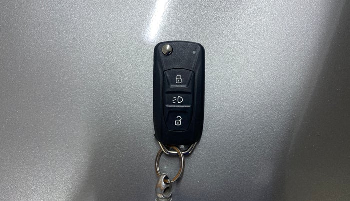 2017 Tata Tiago XZ PETROL, Petrol, Manual, 77,759 km, Key Close Up