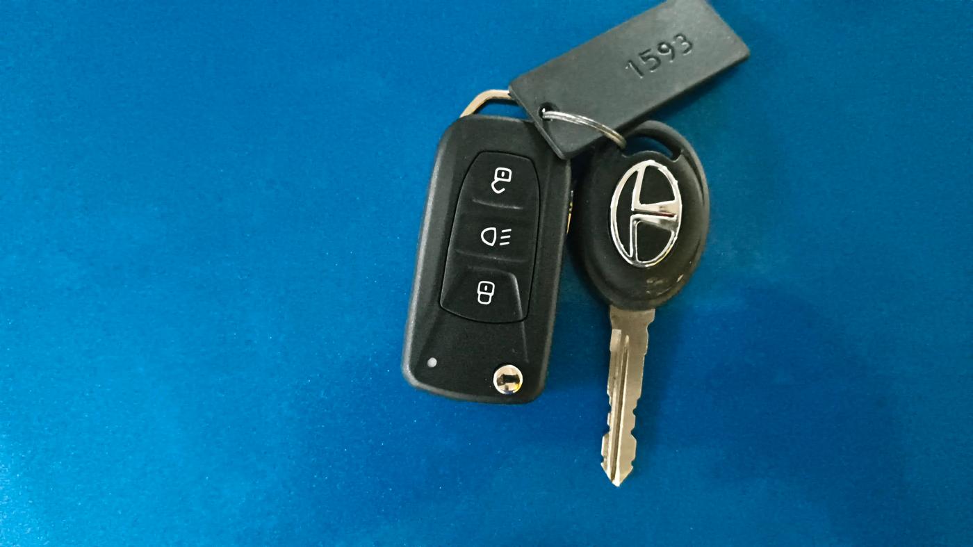 2016 Tata Tiago XZ PETROL, Petrol, Manual, 80,806 km, Key Close Up