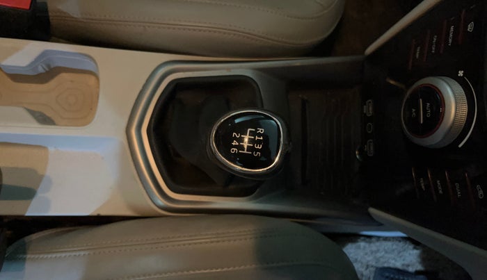 2022 Mahindra XUV300 W8 1.5 DIESEL, Diesel, Manual, 1,01,973 km, Gear Lever