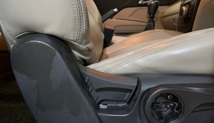 2022 Mahindra XUV300 W8 1.5 DIESEL, Diesel, Manual, 1,01,973 km, Driver Side Adjustment Panel