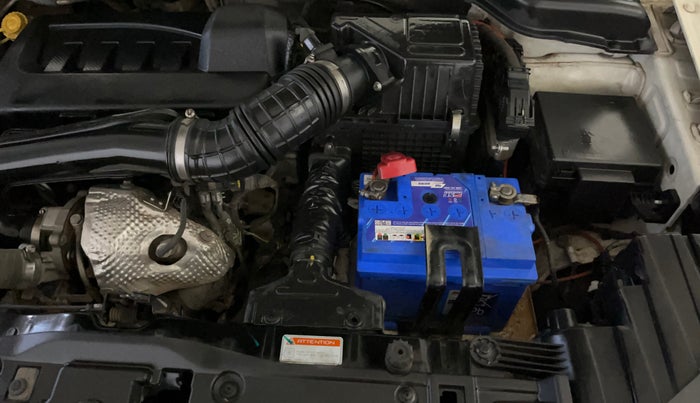 2022 Mahindra XUV300 W8 1.5 DIESEL, Diesel, Manual, 1,01,973 km, Engine View - Left