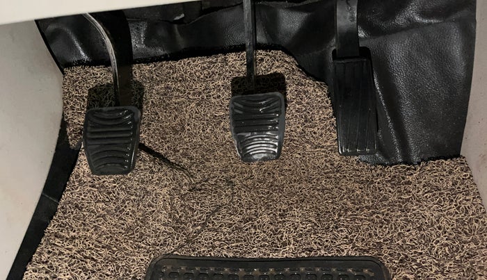 2022 Mahindra XUV300 W8 1.5 DIESEL, Diesel, Manual, 1,01,973 km, Pedals