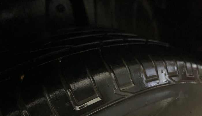 2022 Mahindra XUV300 W8 1.5 DIESEL, Diesel, Manual, 1,01,973 km, Left Rear Tyre Tread