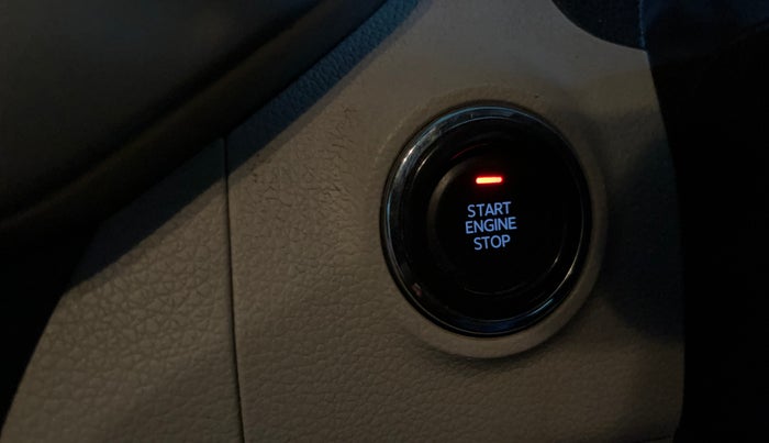 2022 Mahindra XUV300 W8 1.5 DIESEL, Diesel, Manual, 1,01,973 km, Keyless Start/ Stop Button