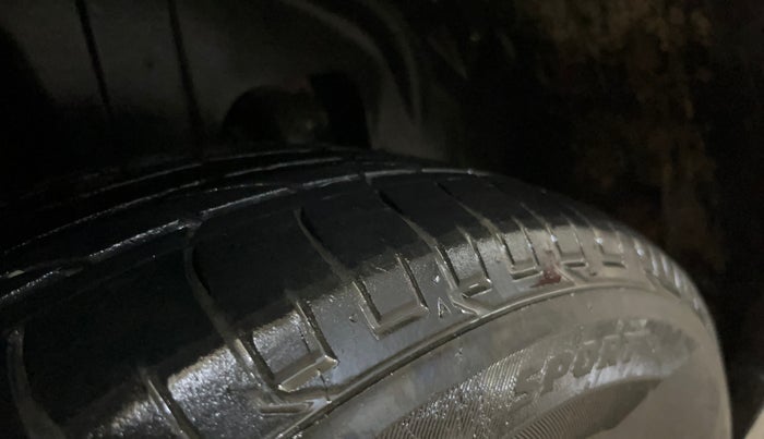 2022 Mahindra XUV300 W8 1.5 DIESEL, Diesel, Manual, 1,01,973 km, Right Rear Tyre Tread