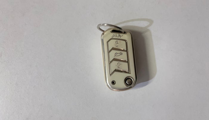 2022 Mahindra XUV300 W8 1.5 DIESEL, Diesel, Manual, 1,01,973 km, Key Close Up