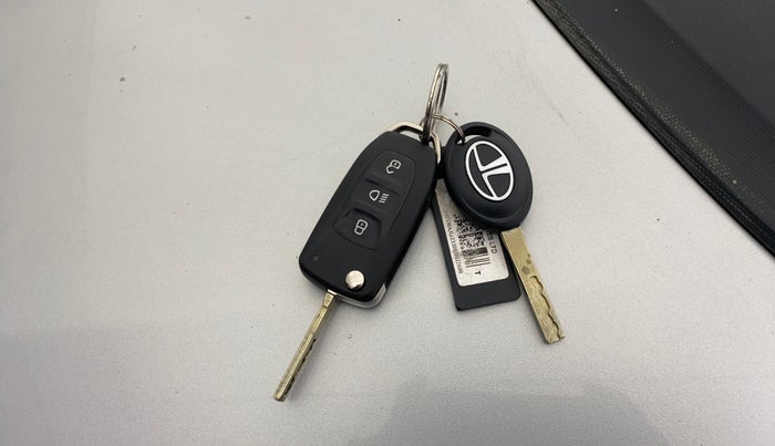 2020 Tata Tiago XZ PLUS PETROL, Petrol, Manual, 38,621 km, Key Close Up