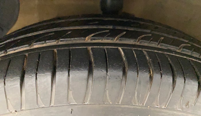 2015 Hyundai Xcent S 1.2, Petrol, Manual, 49,633 km, Left Front Tyre Tread