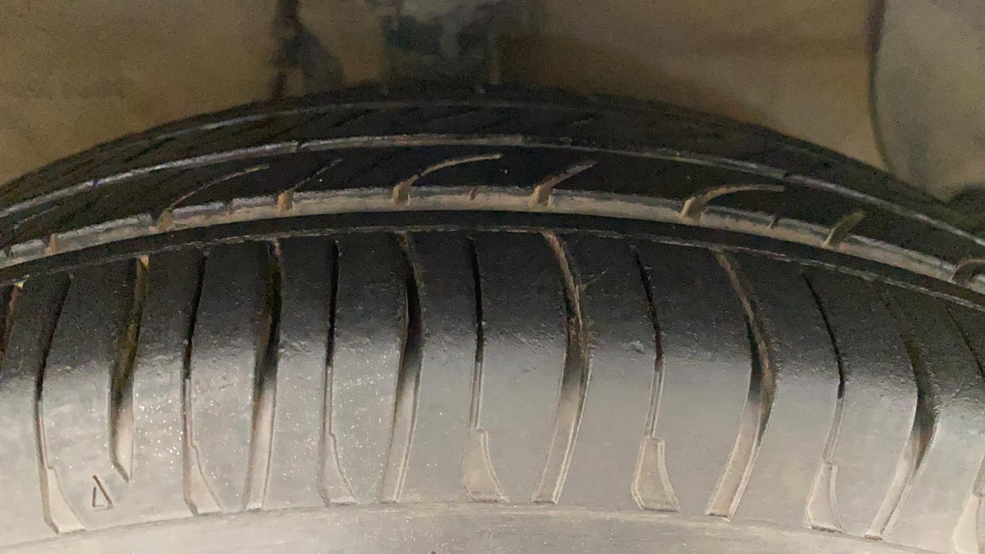 2015 Hyundai Xcent S 1.2, Petrol, Manual, 49,633 km, Right Front Tyre Tread