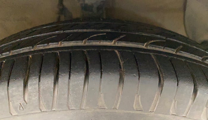 2015 Hyundai Xcent S 1.2, Petrol, Manual, 49,633 km, Right Front Tyre Tread