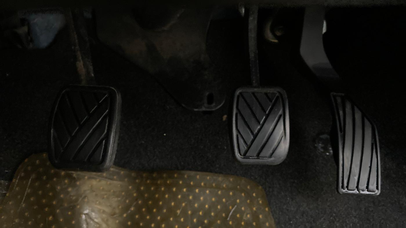 2015 Maruti Swift VXI, Petrol, Manual, 83,640 km, Pedals