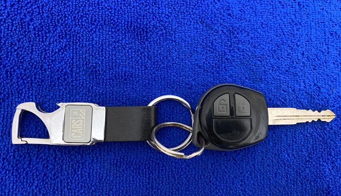 2015 Maruti Swift VXI, Petrol, Manual, 83,640 km, Key Close Up