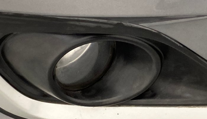 2015 Maruti Swift VXI, Petrol, Manual, 83,640 km, Right fog light - Not working