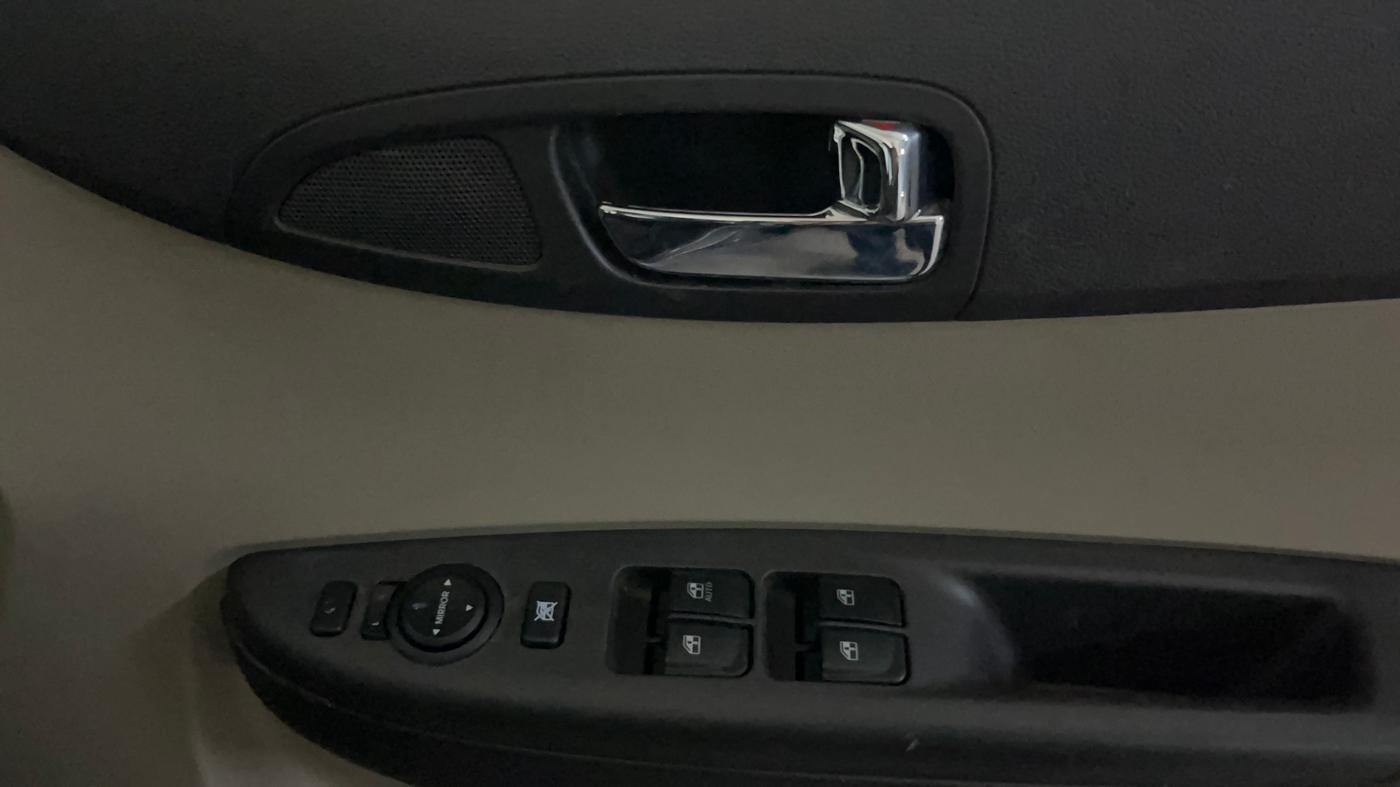 2014 Hyundai i20 SPORTZ 1.2, Petrol, Manual, 36,874 km, Driver Side Door Panels Control