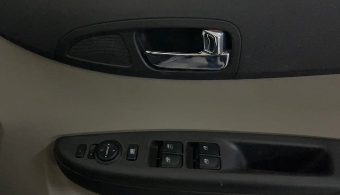 2014 Hyundai i20 SPORTZ 1.2, Petrol, Manual, 36,846 km, Driver Side Door Panels Control