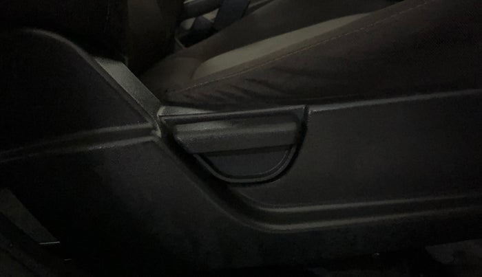 2014 Hyundai i20 SPORTZ 1.2, Petrol, Manual, 36,846 km, Driver Side Adjustment Panel