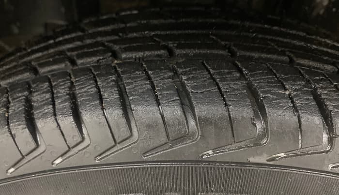 2017 Renault Kwid CLIMBER 1.0 AMT, Petrol, Automatic, 25,409 km, Left Front Tyre Tread