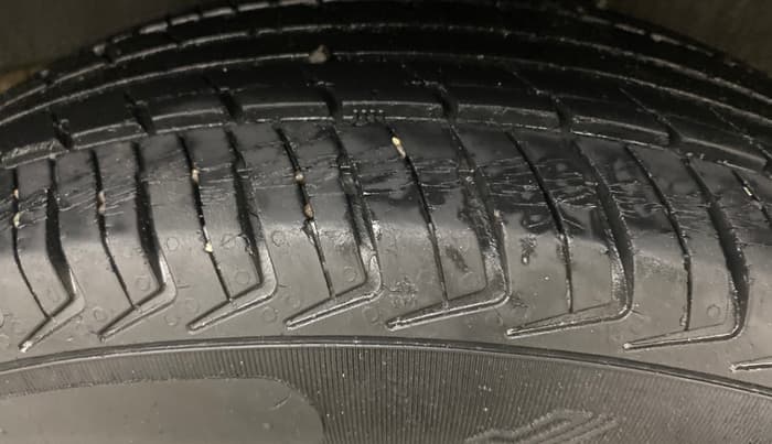 2017 Renault Kwid CLIMBER 1.0 AMT, Petrol, Automatic, 25,409 km, Left Rear Tyre Tread