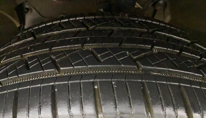 2015 Renault Duster 110 PS RXZ 4X4 MT DIESEL, Diesel, Manual, 56,189 km, Left Front Tyre Tread