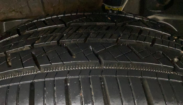 2015 Renault Duster 110 PS RXZ 4X4 MT DIESEL, Diesel, Manual, 56,189 km, Left Rear Tyre Tread