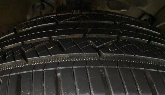 2015 Renault Duster 110 PS RXZ 4X4 MT DIESEL, Diesel, Manual, 56,189 km, Right Front Tyre Tread