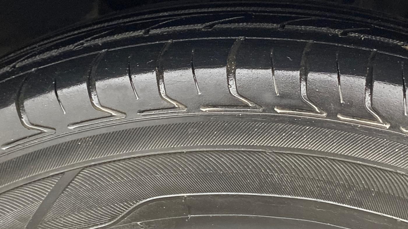 2022 Renault TRIBER RXT, Petrol, Manual, 87,266 km, Right Front Tyre Tread