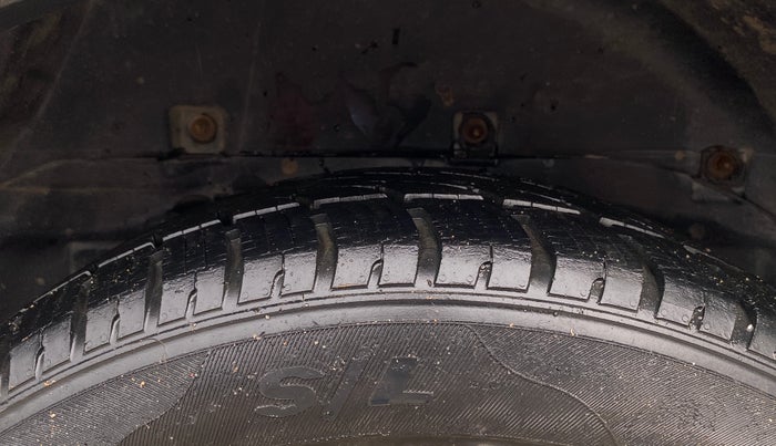 2017 Tata Hexa XT 4X2 6 STR, Diesel, Manual, 61,109 km, Right Rear Tyre Tread